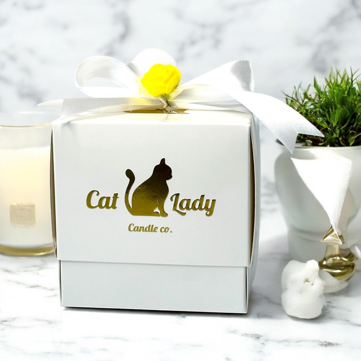 Linen and Light Scented Candle
